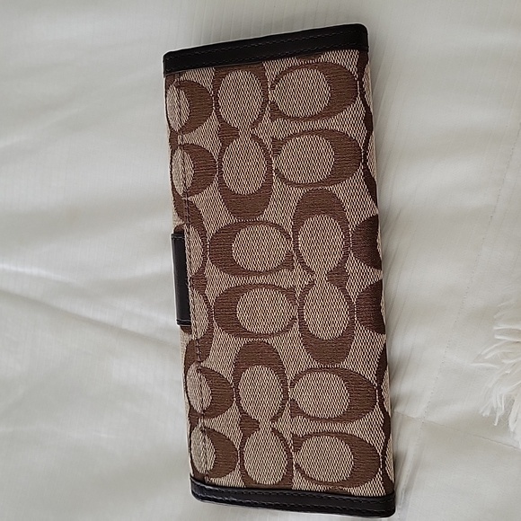 NEW Coach ladies wallet with snap clasp, zipper pocket, many card holder slots. - Picture 2 of 4